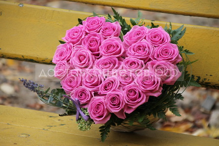 Сердце из 25 розовых роз "Поцелуй на удачу"